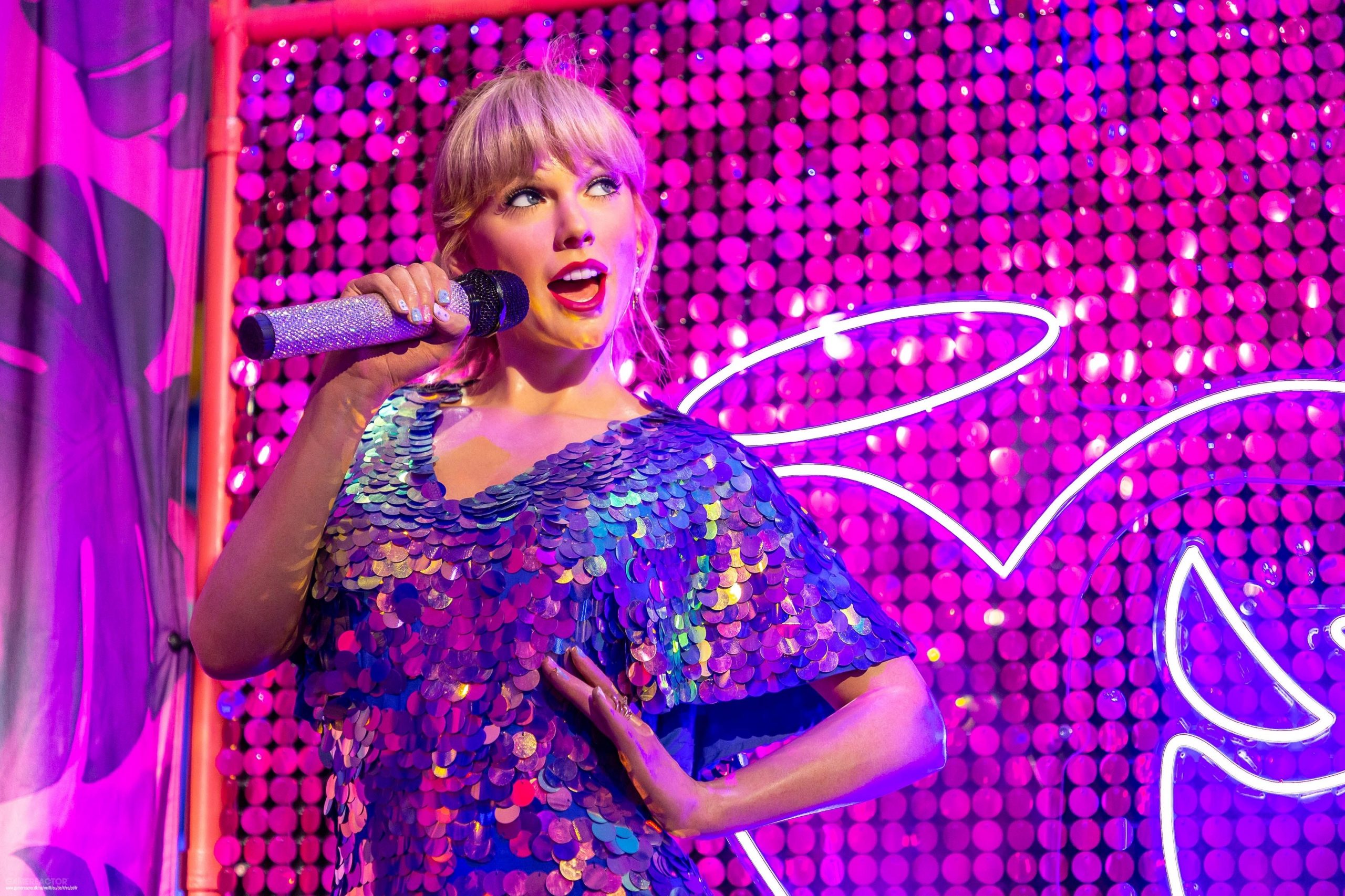 Taylor Swift’in gelinliği hâlâ bir gizem ve gelinlik endüstrisinin bu yılki tahminlerini tersine çevirme tehdidi taşıyor